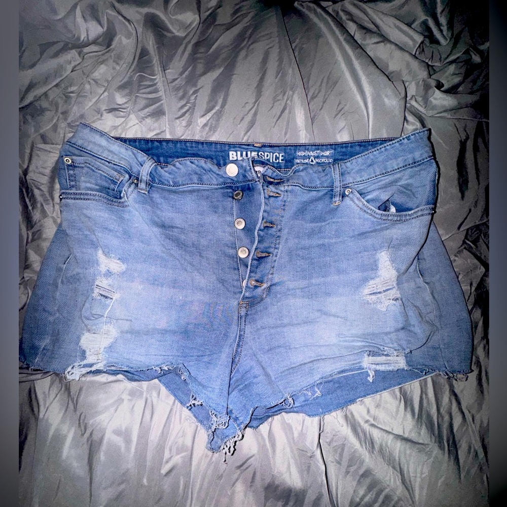 Stretch jean shorts